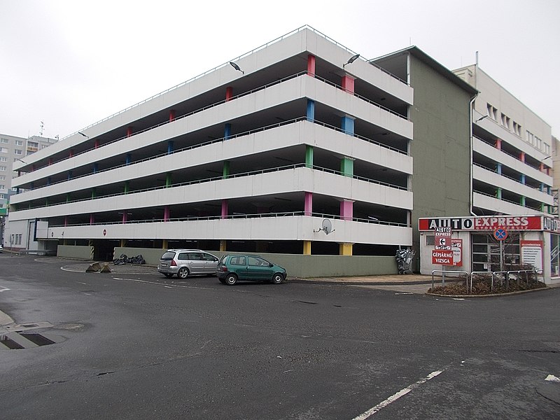 File:Duna Plaza parking building, 2018 Angyalföld.jpg