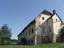 Pesniški Dvor, stari dvorac