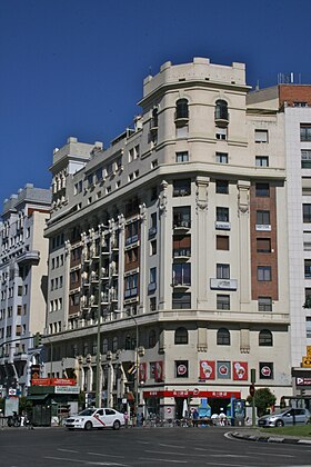 Edificios Titanic - Glorieta Cuatro Caminos (Madrid).jpg