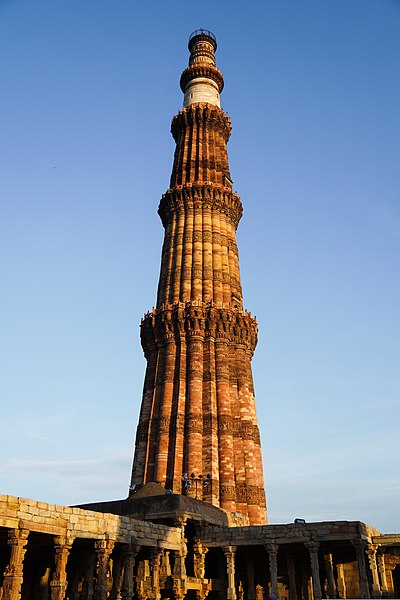 File:Elevation view of Qutab Minar 6.jpg