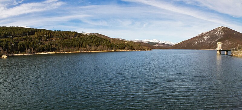 File:Embalse de Compuerto.jpg