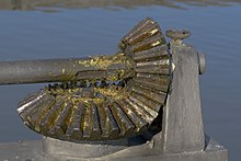 Bevel gear operating a lock gate Engranaje conico, Nymphenburg, Munich, Alemania4.JPG