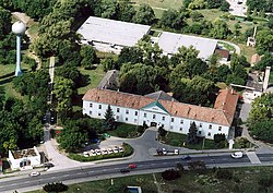 Neidisch, Palast