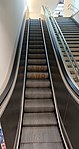 Installation an einer Rolltreppe im Flughafen Schwechat