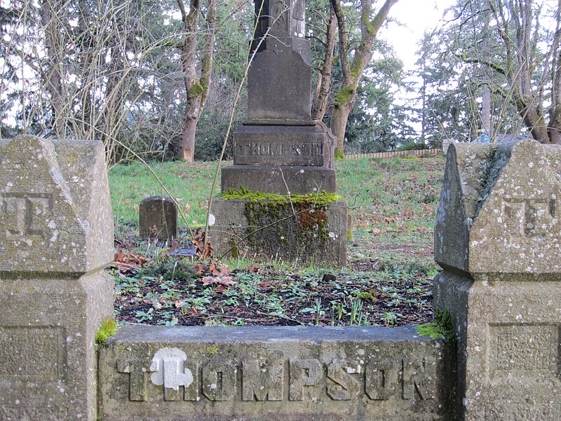 File:Eugene Masonic Cemetery in Eugene, Oregon (2013) - 17.JPG