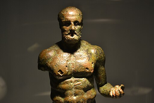 Figura de Melqart-Heracles. Le falta un brazo.