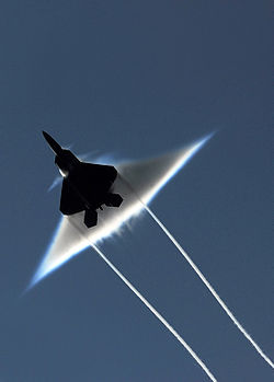 250px-F-22_supersonic_090622-N-7780S-014