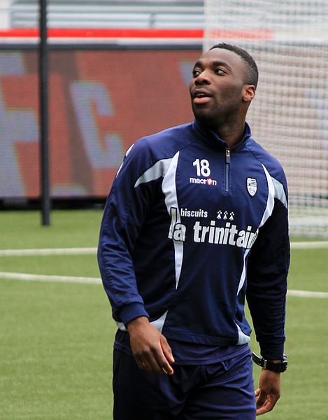 File:FC Lorient - May 24th 2013 training - Gilles Sunu.JPG