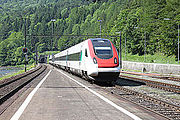 Intercity Lugano-Zurigo in transito nella stazione di Sihlbrugg