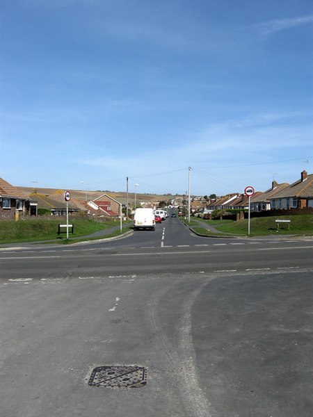 File:Fairlight Avenue, Telscombe Cliffs - geograph.org.uk - 1207831.jpg