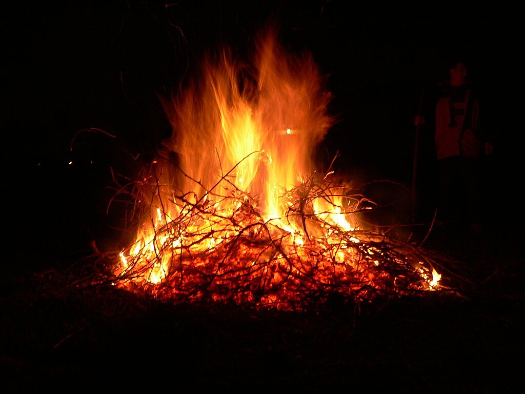 File:Fire (177270533).jpg - Wikimedia Commons