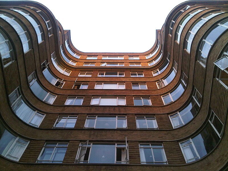 File:Florin Court courved facade.jpg