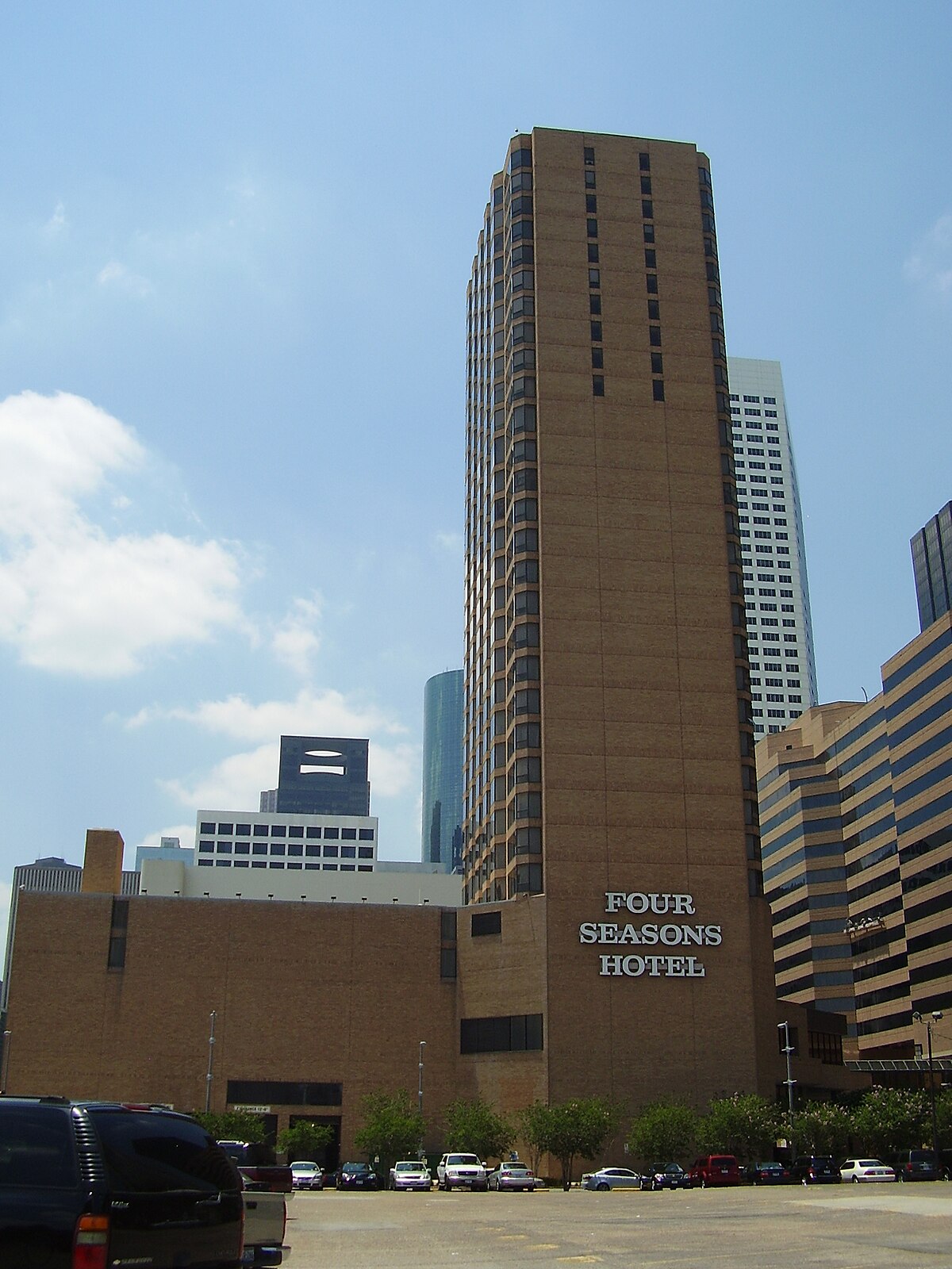 Four Seasons Hotel Houston - Wikipedia