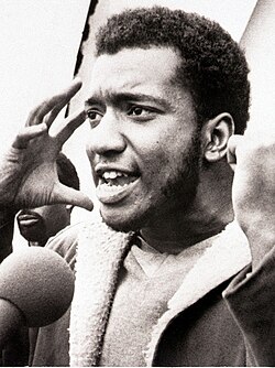 Fred Hampton speaks at a rally in Grant Park, Chicago, 1969.jpg