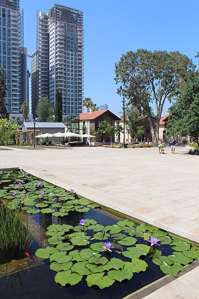 File:Friday Morning in Sarona, Tel Aviv IMG 0918.JPG