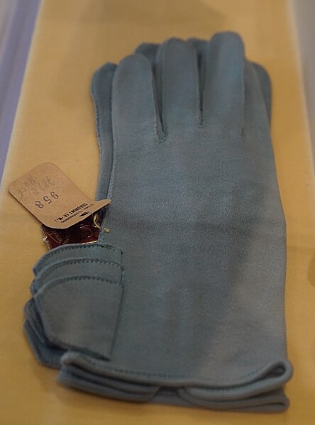 File:Gants Chaumont 31625.jpg