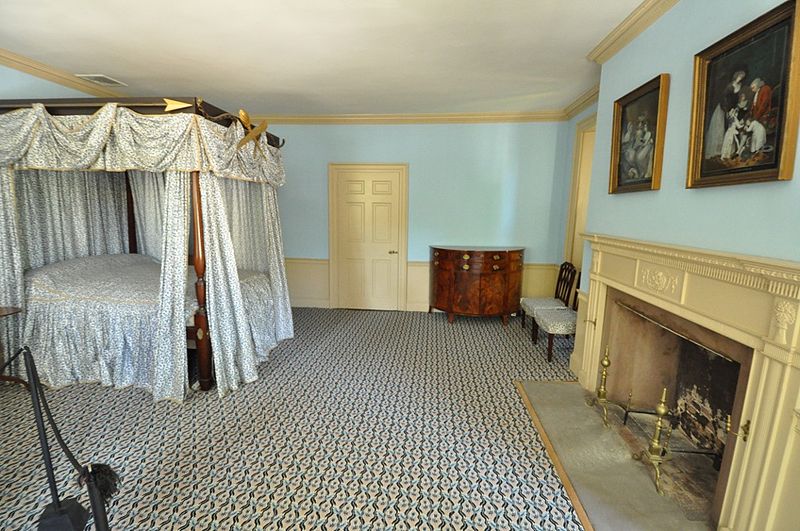 File:Gardner-Pingree House, bedroom.jpg