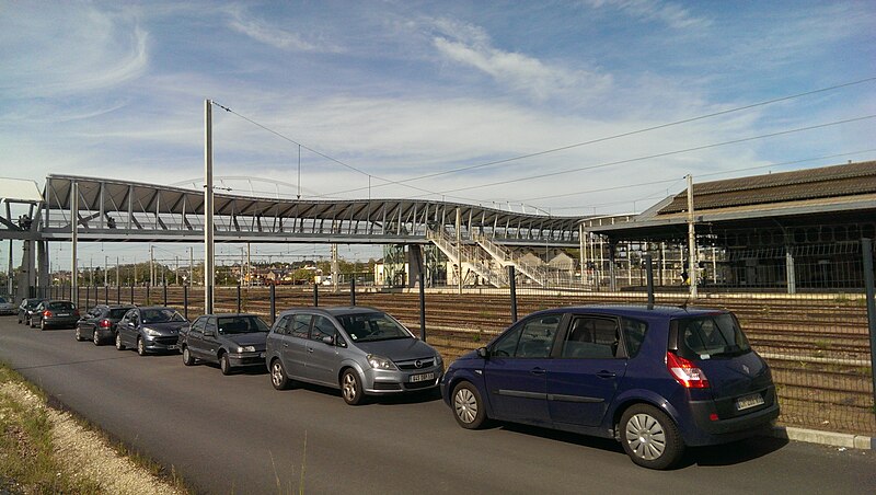 File:Gare de Blois - Chambord - passerelle 01.jpg