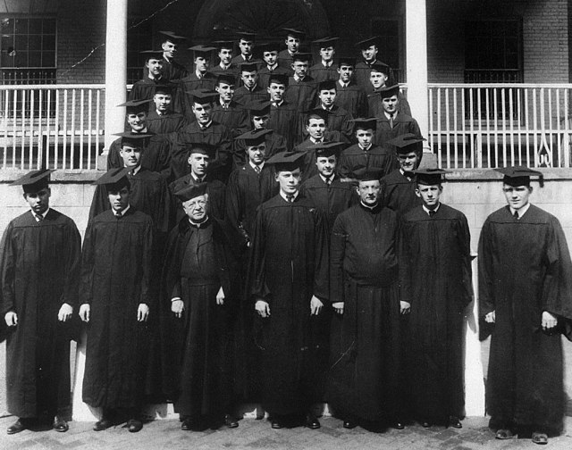 Georgetown University class of 1920 at Old North.