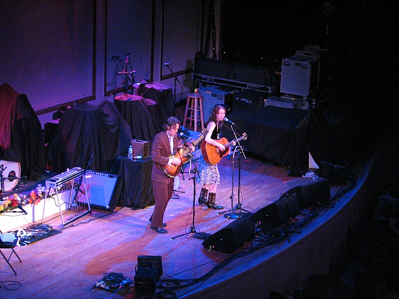 File:Gillian Welch David Rawlings at Town Hall-02-2007-05-29.jpg