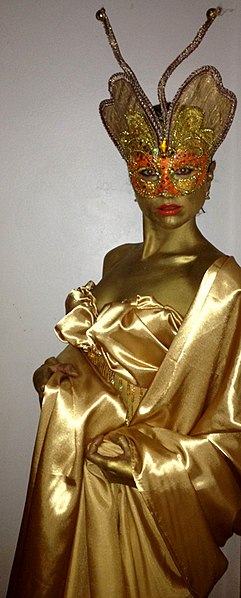 File:Gold Living Statue (8252499040).jpg