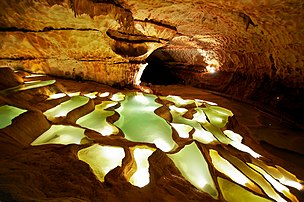 Gours de la grotte de Saint-Marcel (Saint-Marcel-d'Ardèche, France). (définition réelle 4 129 × 2 742)