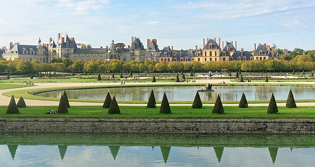 Image: Grand Parterre du Château de Fontainebleau   2017 09 24 (cropped)