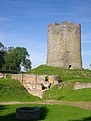Guise - château ; donjon extérieur (15).JPG