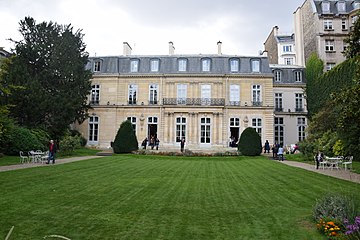 Hôtel Chanac de Pompadour: façade coté jardin