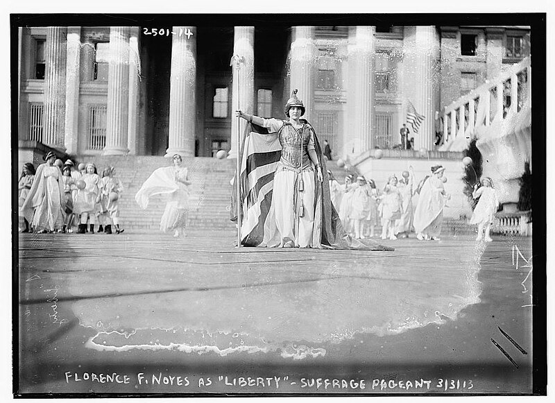 File:Hedwig Reicher as Columbia in Suffrage Pageant LOC 2615537545.jpg