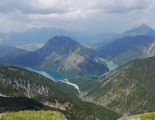 Blick vom Pitzenegg (2179 m) auf Heiterwanger See und Plansee