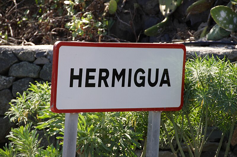 File:Hermigua sign A.jpg