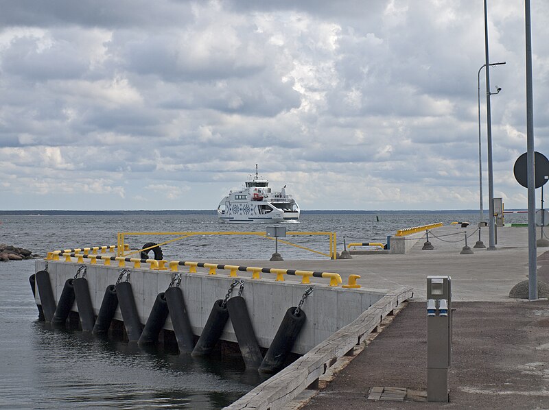 File:Hiiumaa Port of Sõru 4.jpg