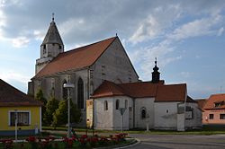 Hnanice (Gnadlersdorf) - kostel svatého Wolfganga.JPG