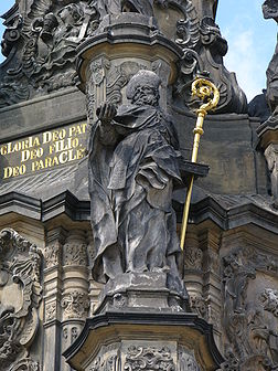 Statue de Saint Cyrille de la colonne de la Sainte Trinité à Olomouc (République tchèque). (définition réelle 1 728 × 2 304*)