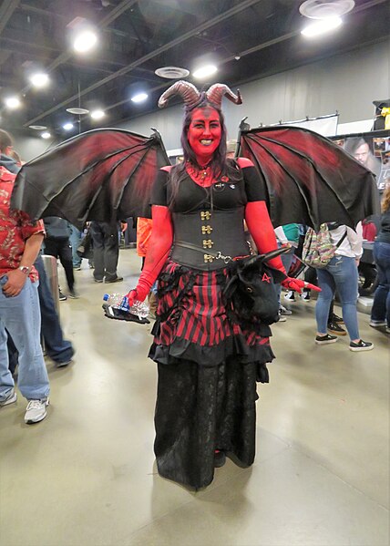 File:Horrorhound 01 - Succubus Demon (46530154175).jpg