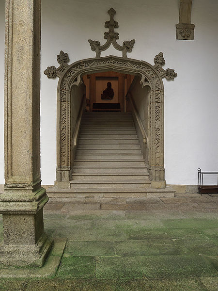 File:Hospital Real de Santiago. Patio de San Juan.jpg