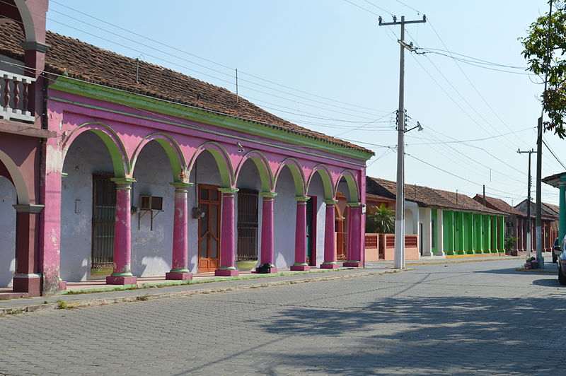 File:HousesTlacotalpan02.JPG