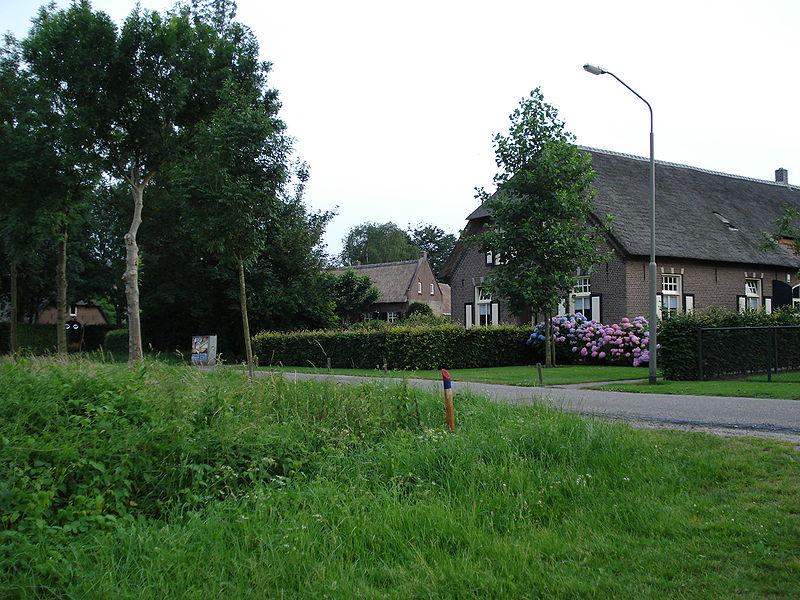 File:Huisseling, groupe de fermes.JPG