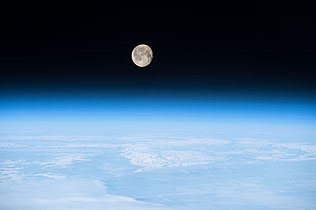La luna dalla ISS l'8 marzo 2015