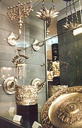 Silverware on display in the museum Il Museo Ebraico di Roma.jpg