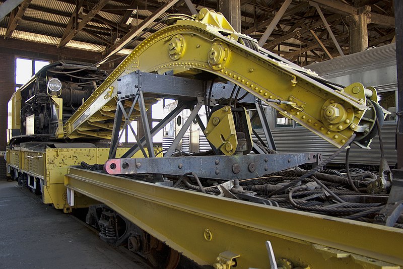 File:Industrial Brownhoist X1080 Wreaking Crane.jpg