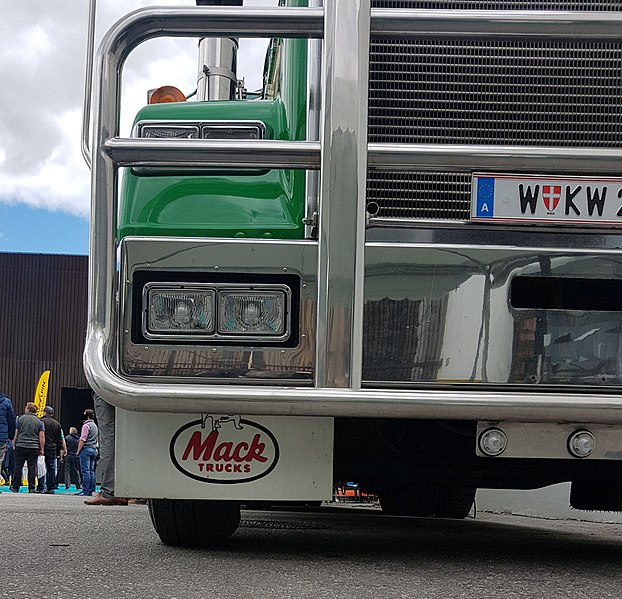 File:Innsbruck-Mack Truck Super Liner-Econodyne-11ASD.jpg