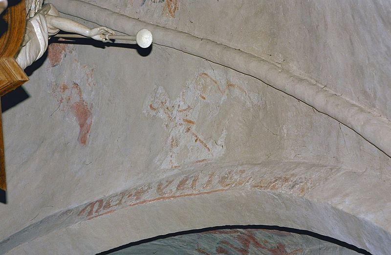 File:Interieur, middenschip, westelijk travee, tekst op boog met gewelfschildering - Bergum - 20336638 - RCE.jpg