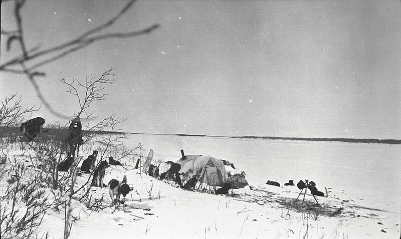 File:Inuit camp on the edge of Fish River (43213).jpg