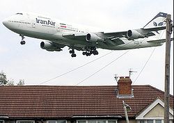 Boeing 747-100 — первый в мире пассажирский широкофюзеляжный самолёт