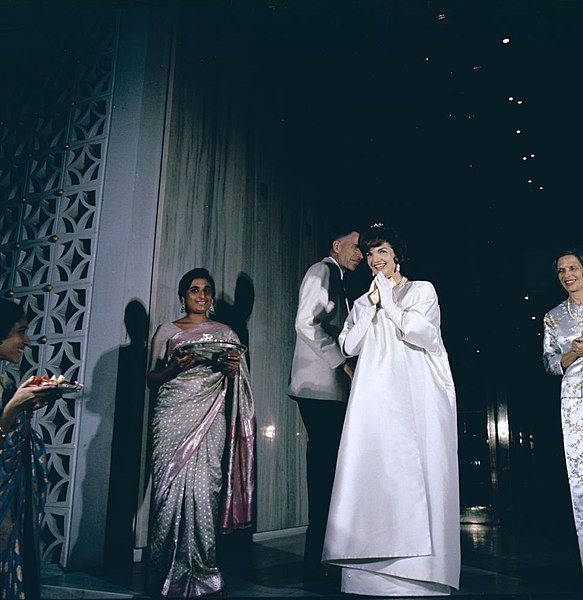 File:Jacqueline Kennedy attends a reception at the US Embassy in New Delhi.jpg