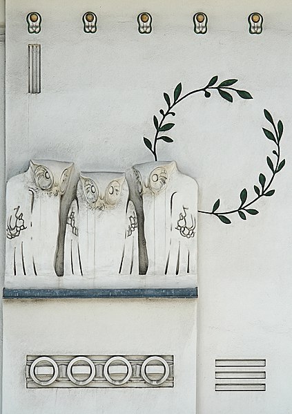 File:Jugendstil owls - Koloman Moser - Detail facade of Secession Building - Vienna.jpg