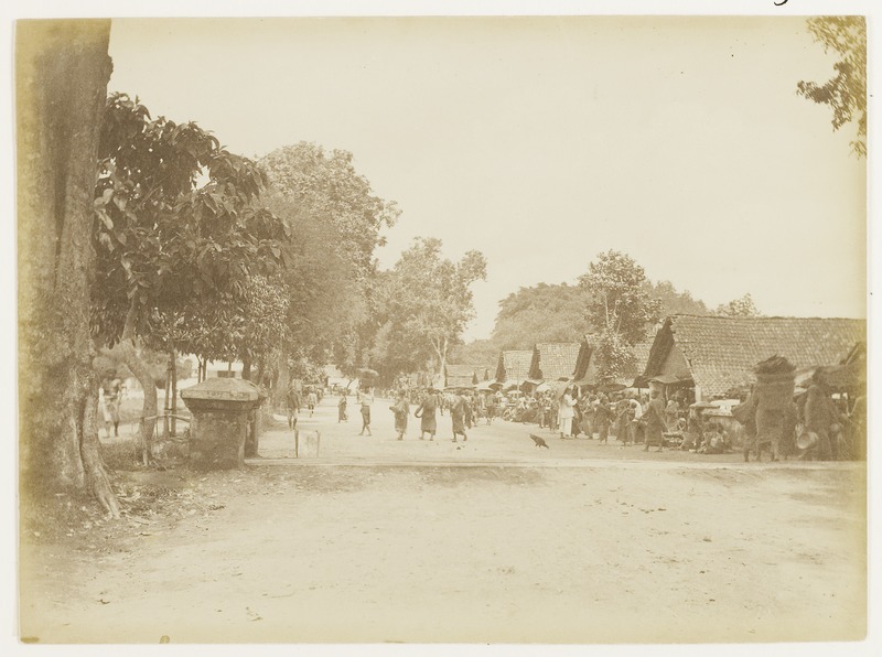 File:KITLV 29220 - Kassian Céphas - Pasar, presumably at Yogyakarta - 1895.tif