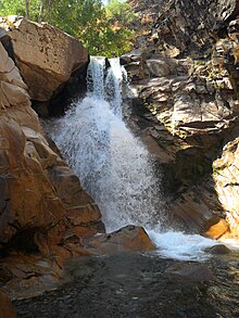 Водопад на реке Караарча, притоке Акбулака